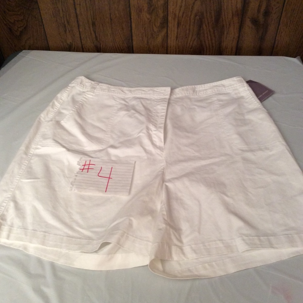 💜 New women’s white shorts